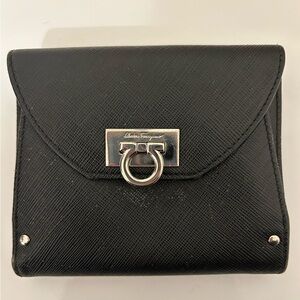 Salvatore Ferragamo Gancini Logos Black Leather Bi fold Mini Wallet Purse Italy